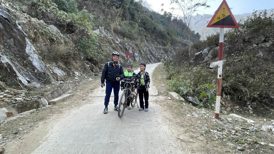North Vietnam Bicycle Trip Hanoi, Mai Chau, Tam Coc 3 Days